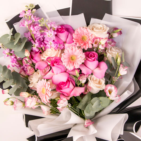 midnight-orchid-rose-hand-bouquet