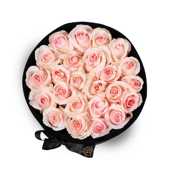 Pristine Fame is based on a traditional hat box design which is a lovely companion of our wide selection of Pristine Roses and makes this box a perfect gift or decoration for a long time. Available in two sizes., in our branded velvet or paper boxes in black or brown colors.